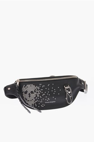 Leather studded belt bag with carabiner Größe Unica - Alexander McQueen - Modalova