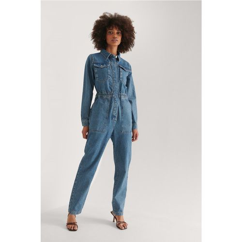 Organischer Jeans-Overall mit elastischem Taillenbund - Blue - NA-KD Trend - Modalova
