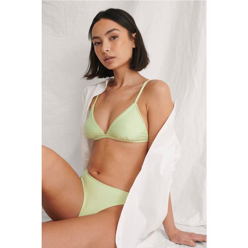 Recyceltes Triangel-Bikini-Top mit Detail - Green - Curated Styles - Modalova